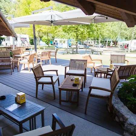 Campo de lujo Camping Lago 3 Comuni Alesso